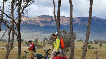 Cyclists viewing the Capertee Valley walls,Katy Taylor Cyclists viewing the Capertee Valley walls
