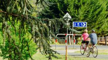 131004-56,Visit Victoria Cyclists near Bright